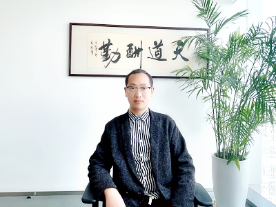 杨铭